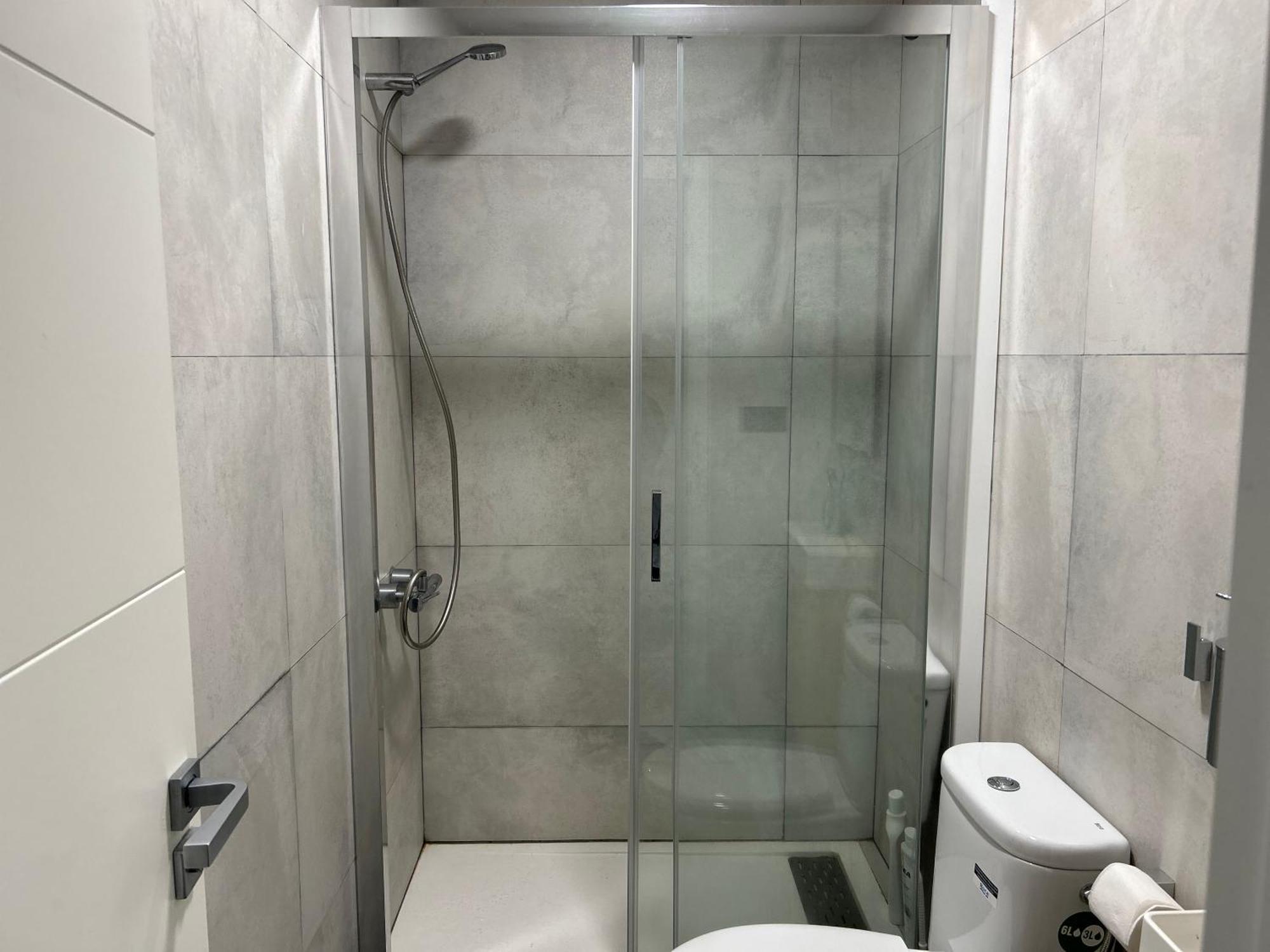 Hostel Ramon Lujan 91 马德里 外观 照片